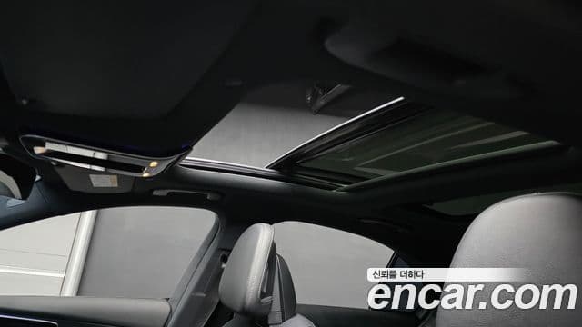 Mercedes-Benz C-Class 2022 — ფოტო 19/20