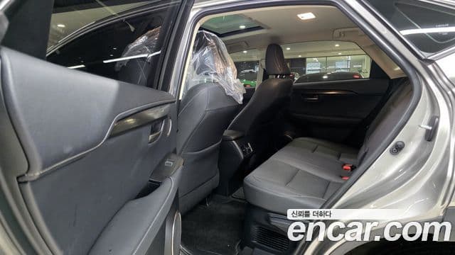 Lexus NX300h 2021 — Şəkil 14/20
