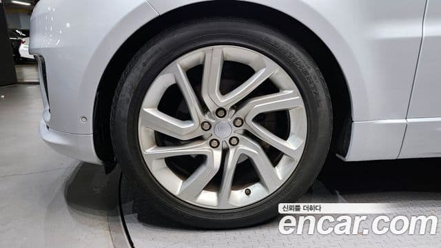 Land Rover Range Rover Sport 2019 — ფოტო 18/20