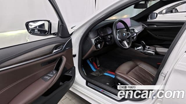 BMW 5 Series 2020 — Şəkil 8/20