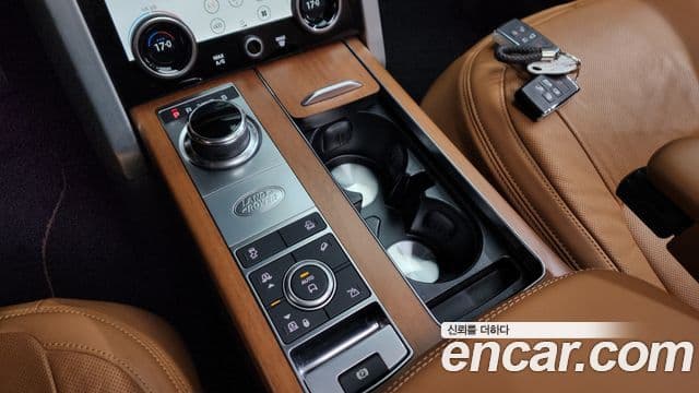 Land Rover Range Rover 2021 — Photo 18/20