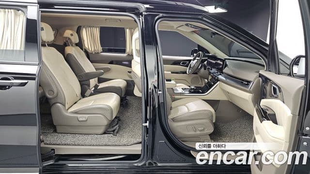 Kia Carnival 2021 — Фото 12/20