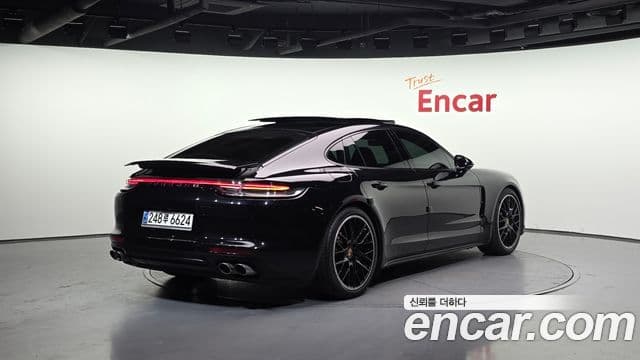 Porsche Panamera 2020 — ფოტო 2/20