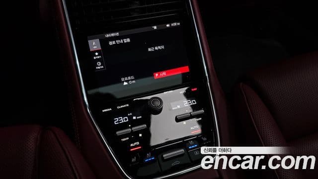 Porsche Panamera 2020 — ფოტო 19/20