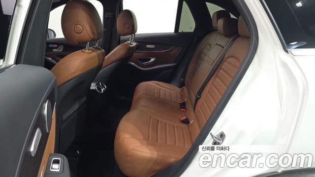 Mercedes-Benz GLC-Class 2022 — Photo 7/20