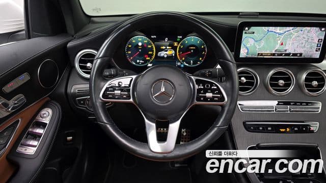 Mercedes-Benz GLC-Class 2022 — Photo 12/20