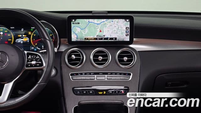 Mercedes-Benz GLC-Class 2022 — Photo 8/20