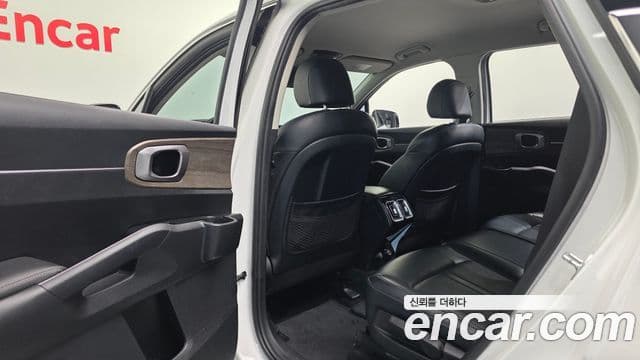 Kia Sorento 2020 — ფოტო 18/20