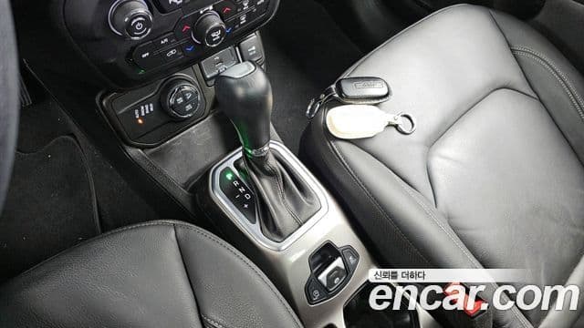 Jeep Renegade 2019 — Şəkil 9/20