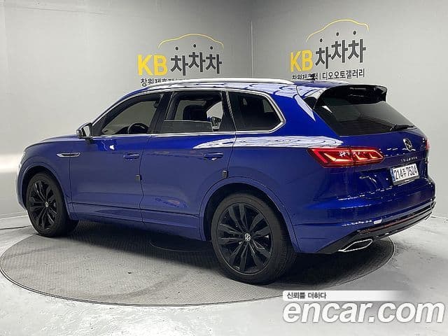 Volkswagen Touareg 2023 — Photo 1/20