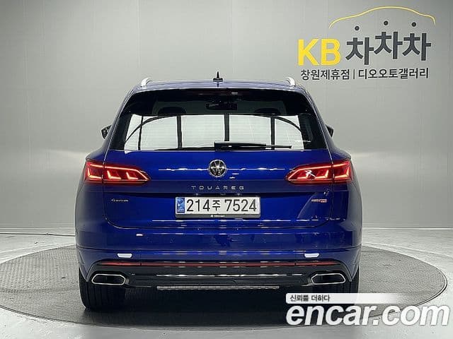 Volkswagen Touareg 2023 — Photo 19/20
