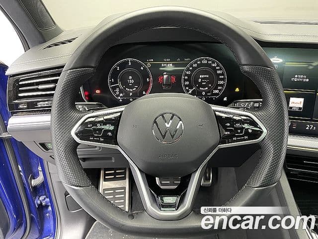 Volkswagen Touareg 2023 — Photo 10/20