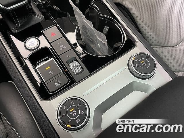 Volkswagen Touareg 2023 — Photo 18/20