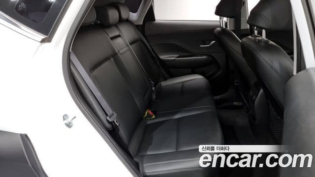 Hyundai Kona 2023 — Фото 12/20