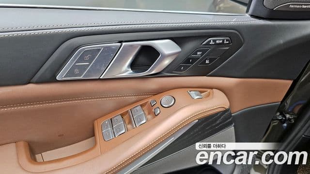 BMW X7 2020 — ფოტო 14/20