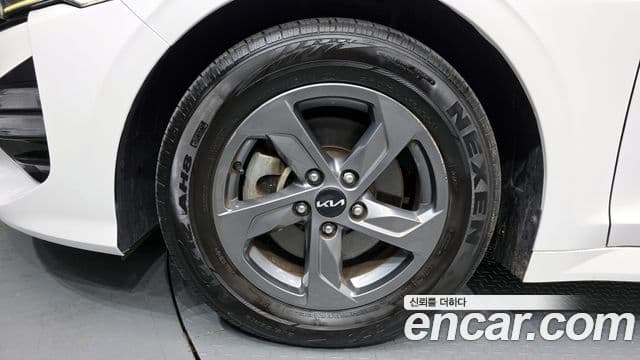 Kia K5 2023 — ფოტო 5/20