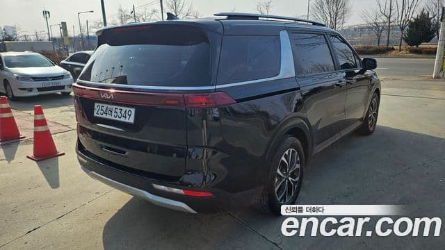 Kia Carnival 2023 — ფოტო 2/20