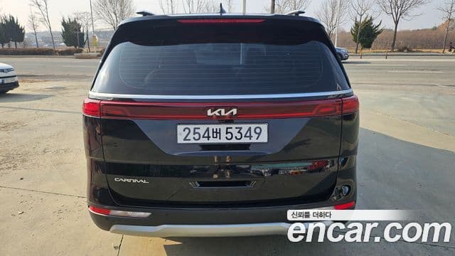 Kia Carnival 2023 — ფოტო 3/20