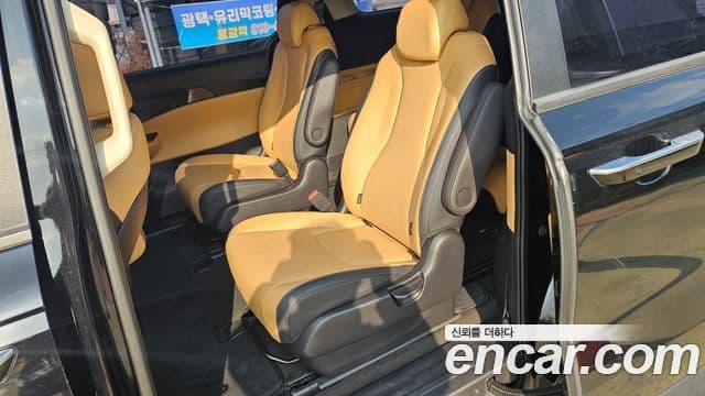 Kia Carnival 2023 — ფოტო 5/20