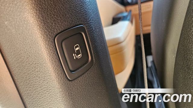 Kia Carnival 2023 — ფოტო 10/20