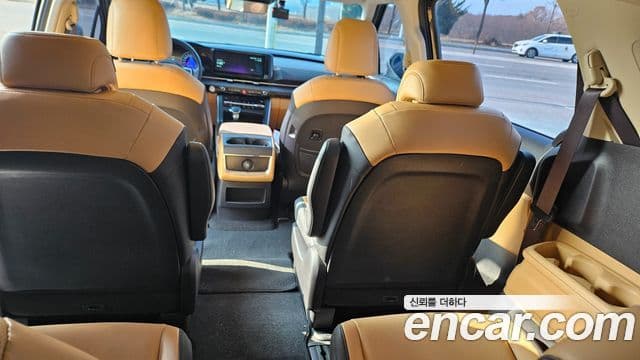 Kia Carnival 2023 — ფოტო 6/20