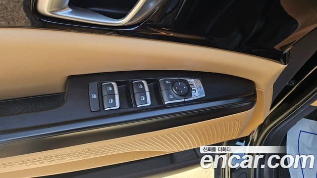 Kia Carnival 2023 — ფოტო 7/20