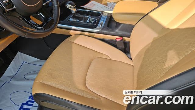 Kia Carnival 2023 — ფოტო 11/20