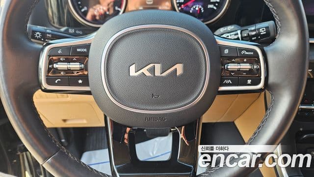 Kia Carnival 2023 — ფოტო 12/20