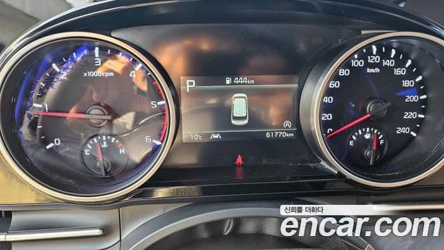 Kia Carnival 2023 — ფოტო 13/20