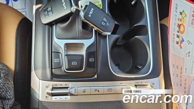 Kia Carnival 2023 — ფოტო 17/20