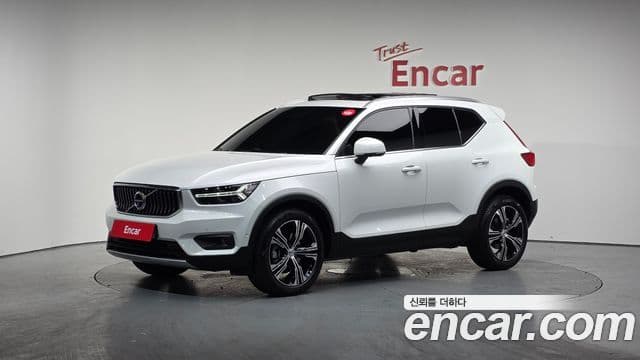 Volvo XC40 2020 — ფოტო 1/20
