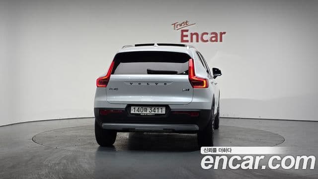 Volvo XC40 2020 — ფოტო 4/20
