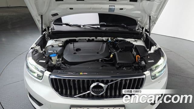 Volvo XC40 2020 — ფოტო 6/20