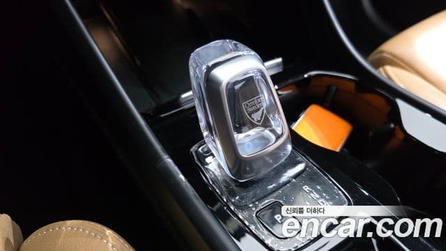 Volvo XC40 2020 — ფოტო 9/20