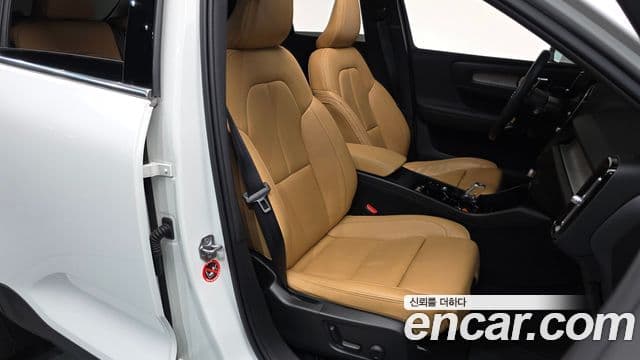 Volvo XC40 2020 — ფოტო 10/20