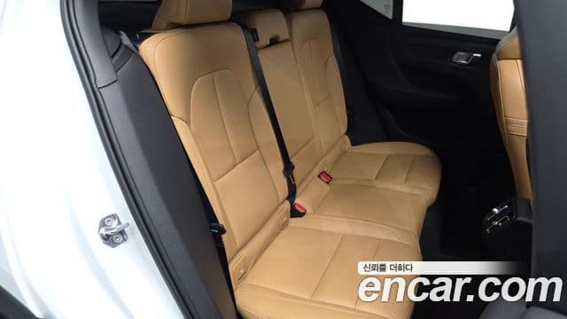 Volvo XC40 2020 — ფოტო 12/20