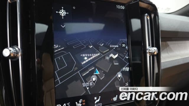 Volvo XC40 2020 — ფოტო 14/20