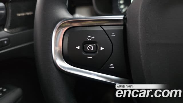 Volvo XC40 2020 — ფოტო 19/20