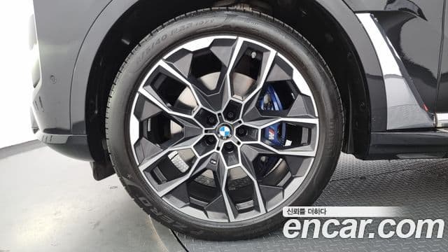 BMW X7 2023 — Photo 18/20