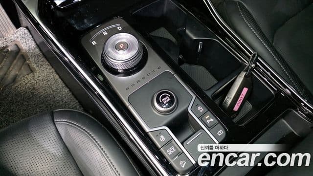 Kia Sorento 2023 — Фото 6/19