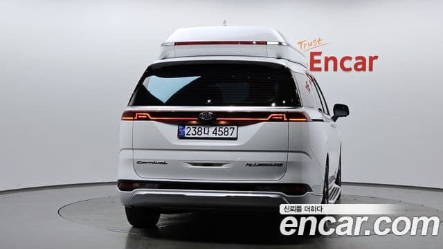 Kia Carnival 2021 — Photo 16/20