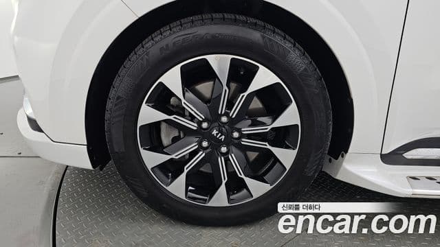 Kia Carnival 2021 — Photo 17/20
