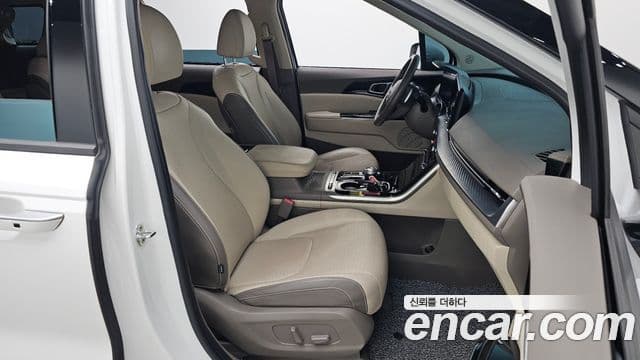 Kia Carnival 2021 — Photo 13/20