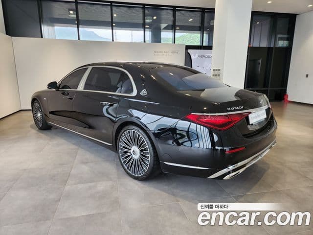 Mercedes-Benz S-Class 2023 — Photo 10/19