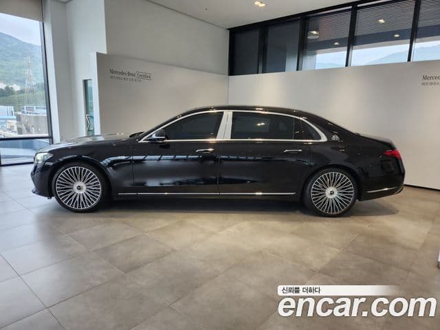 Mercedes-Benz S-Class 2023 — Photo 8/19