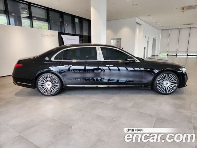 Mercedes-Benz S-Class 2023 — Photo 18/19