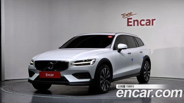 Volvo V60 Cross Country 2022 — Şəkil 1/20