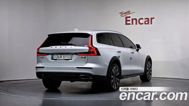 Volvo V60 Cross Country 2022 — Şəkil 2/20