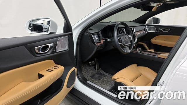 Volvo V60 Cross Country 2022 — Şəkil 10/20