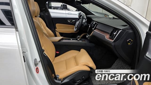 Volvo V60 Cross Country 2022 — Şəkil 11/20